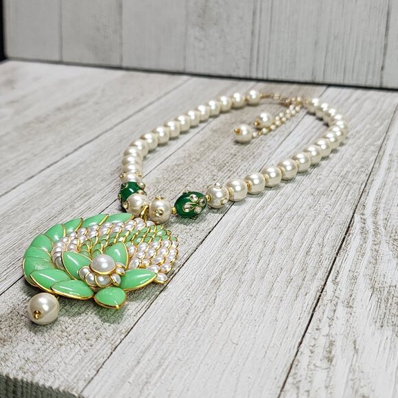 Fashion Costume Jewelry Green Gold White Pearls with Hook Back - Picture 3 of 9
